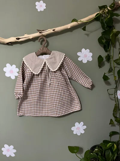 پیراهن چهارخانه قهوه‌ای